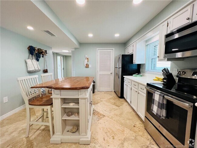 Building Photo - 10200 S Ocean Dr Unit PH-1 Rental