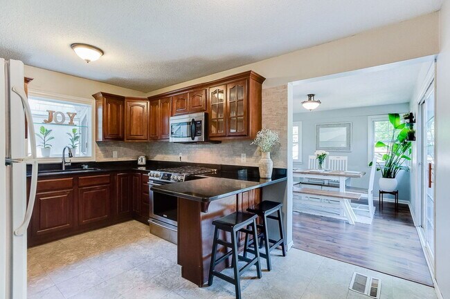 Photo - 3020 Maryland Ave S