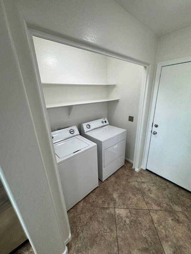 Photo - **STUNNING 3 BEDROOM/2.5 BATHROOM HOUSE IN LOCATED IN LYONS GATE (RAY & HIGLEY)**