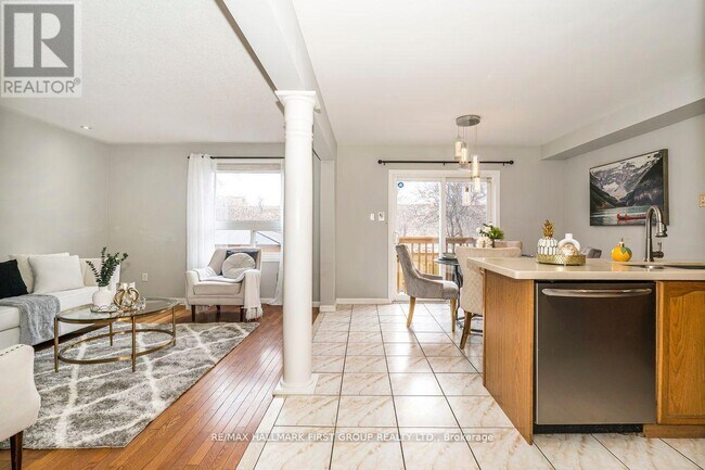 Photo - 1636 Sarasota Crescent