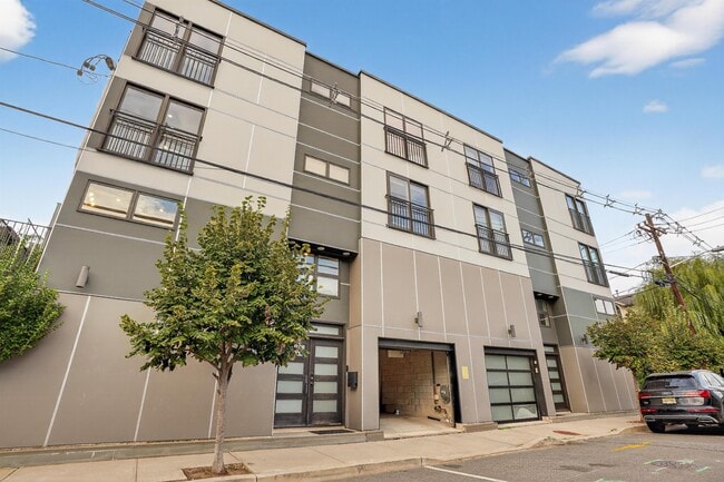 Building Photo - 1 Grand St Unit 1A