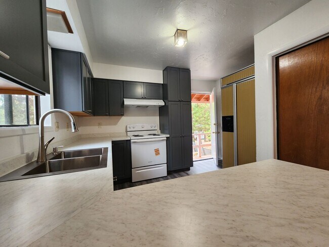 Photo - 221 - Steelhead Ave Duplex Unidad Upper