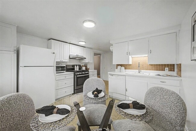 Photo - 3028-3030 N Raleigh St (Duplex) - [OPT 2 6/19/26] Unidad 3028 N Raleigh St