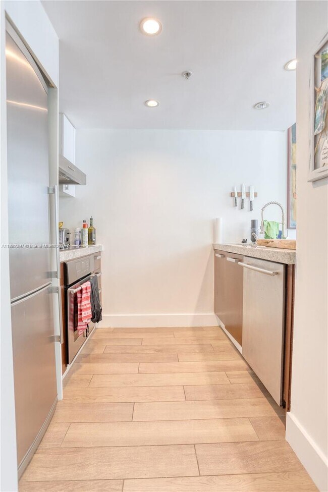Photo - 720 NE 62nd St Unidad 310