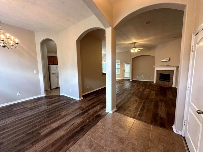 Photo - 2047 Lulach Ln