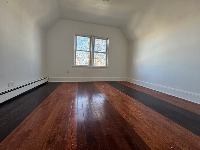 Photo - 82 E 18th St