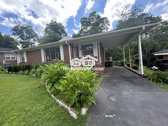 Photo - 940 Center Way SW