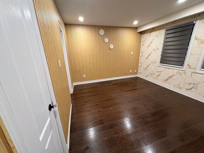 Photo - 143 Simmons Blvd