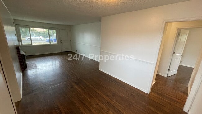 Photo - Spacious 4 BD | 2 BA with Backyard - Glads...