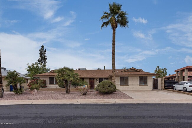 Photo - 610 E Malibu Dr House