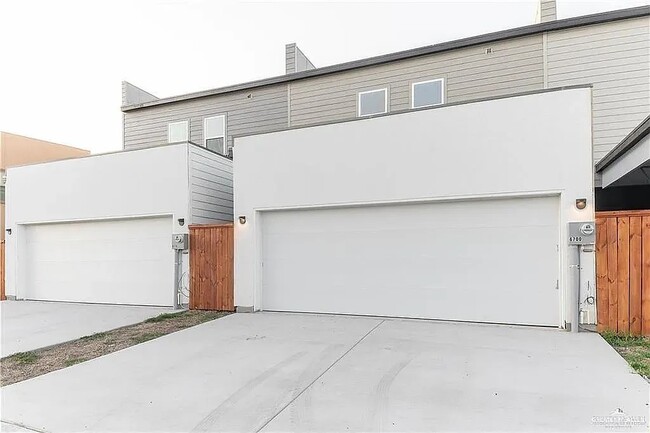 Photo - 6636 N 4th St