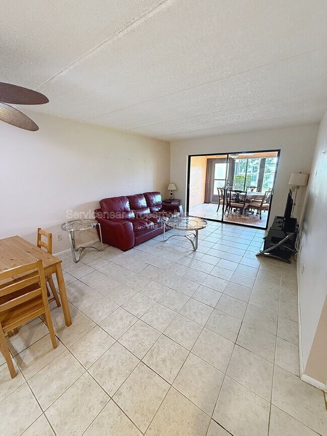 Photo - 217 Woodlake Wynde