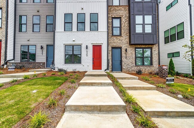 Photo - 3 Bedroom Townhome minutes from South End!