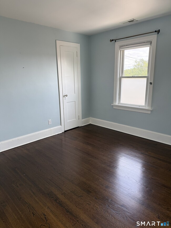 Photo - 953 Longbrook Ave