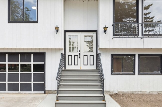 Photo - 3 Bed, 2.5 Bath House in the Rattlesnake