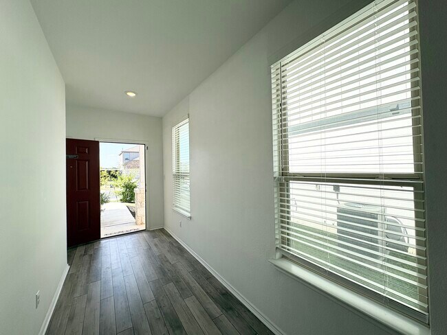 Photo - 217 English Oak St
