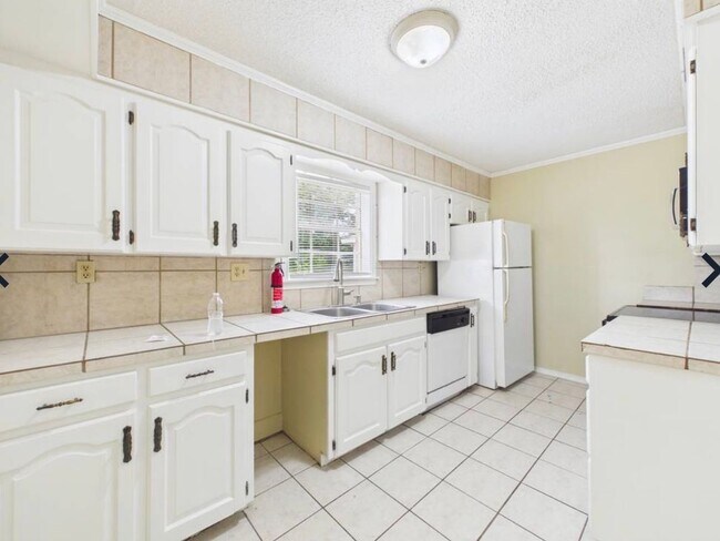 Photo - 107 Guillot Rd