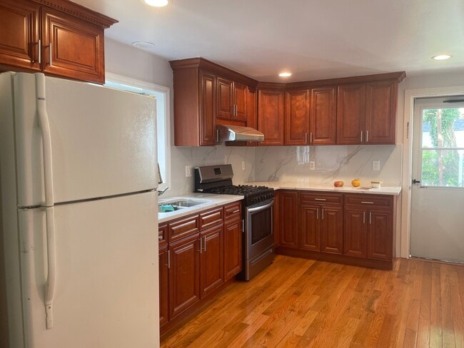 Photo - 2-672 Chestnut St