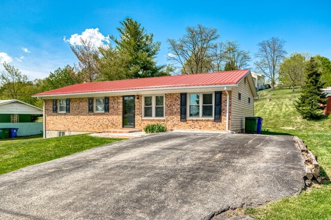 Photo - 690 North Dr