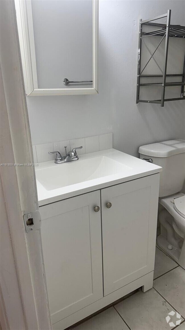 Building Photo - 2401 Riverside Dr Unit 418-B Rental