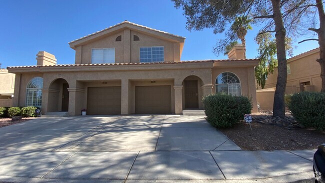 Building Photo - STUNNING 2 BEDROOM TOWN HOME IN HENDERSON!