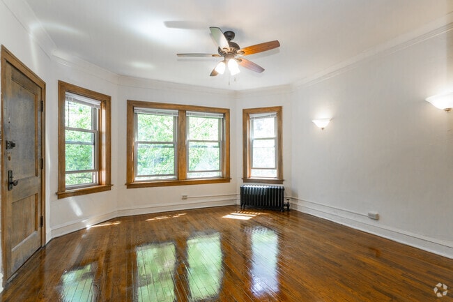 1BR, 1BA - 500SF - 2339 N. Geneva