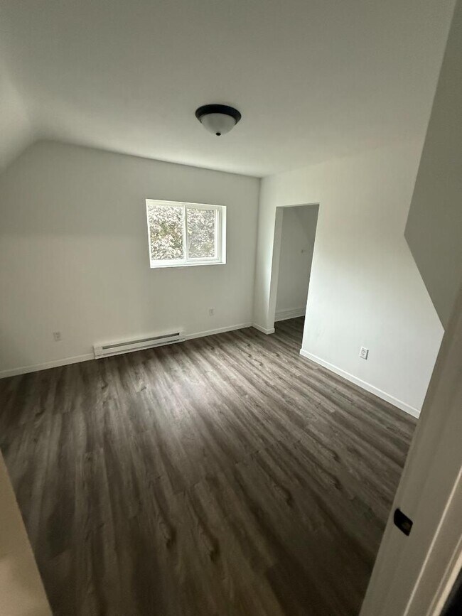 Photo - 1359 Oakes St