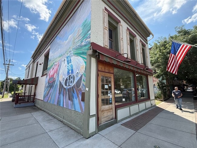 Building Photo - 101 E 2nd St Rental