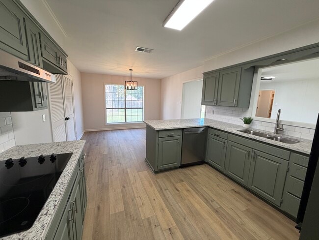 Photo - 203 Eisenhower Dr