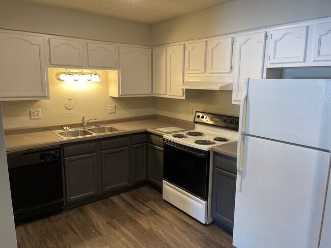 Photo - 18 E Court St
