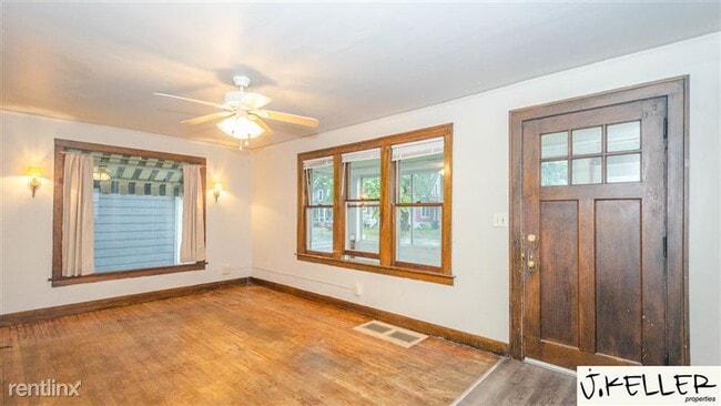 Photo - 930 Woodlawn Ave
