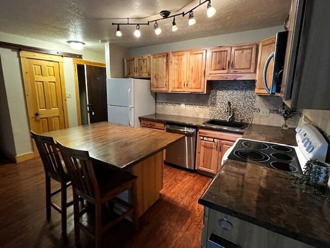 Long Term Rental- Dillon Valley East Y104 - Long Term Rental- Dillon Valley East Y104