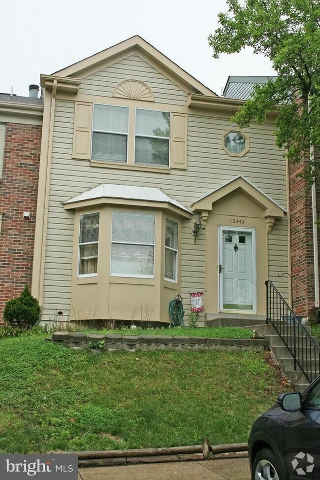 Building Photo - Cute as a button and you are right next to... Rental