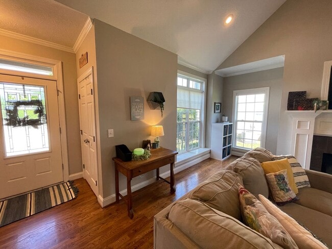 Photo - Charming 4 bedroom/2.5 bathroom in Tudor Branch!