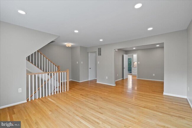 Photo - 17 W Chapman St