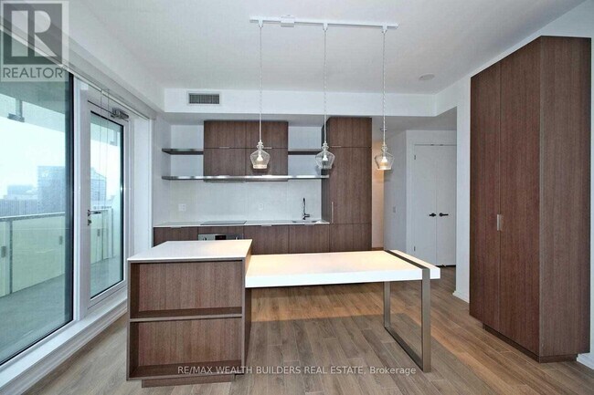 Photo - 197 Yonge St Unit 4305