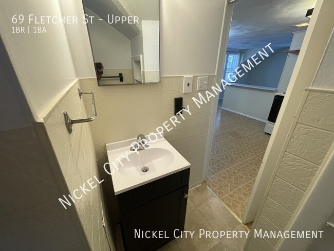 Photo - 69 Fletcher St Unit Upper