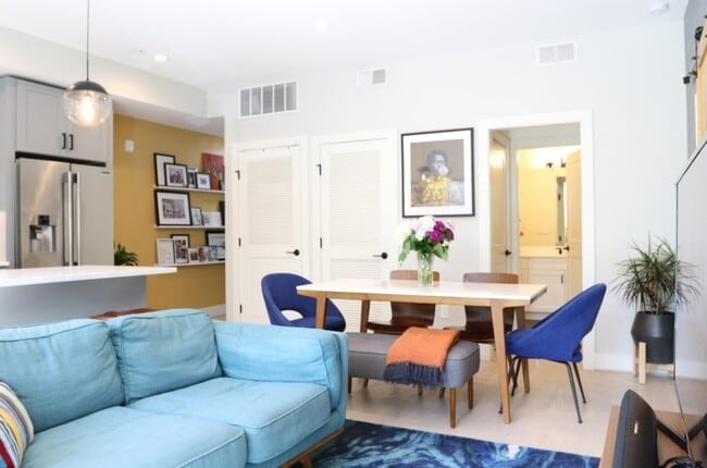 Living area - 1510 N Capitol St NW Unit 201