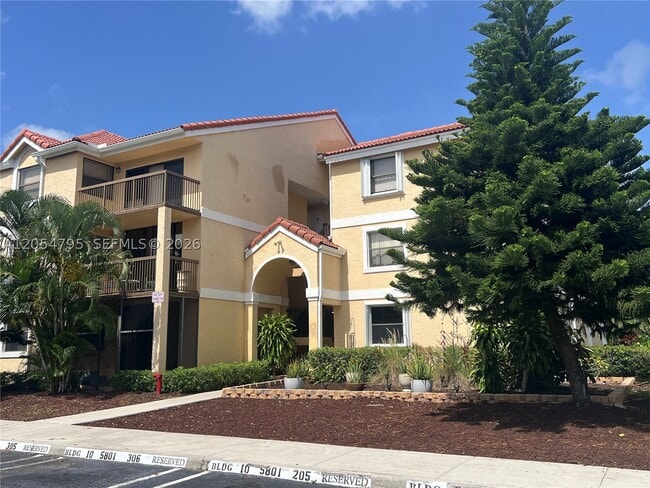 Building Photo - 5801 Riverside Dr Unit 104B3