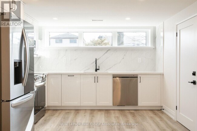 Photo - 259 Fernwood Crescent