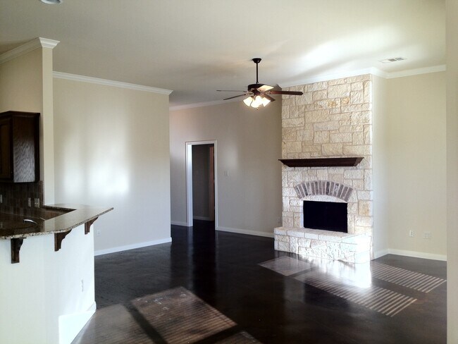 Photo - 3BR / 2BA Duplex in Hewitt, Texas | Midway...