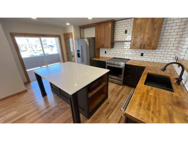 Photo - Beautiful updated Townhome with lots of natural light!