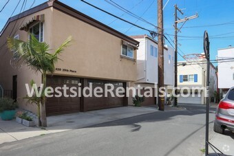 Parking in driveway - 420 29th Pl Rental