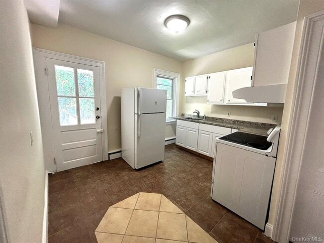 Building Photo - 9 Grand St Unit 2