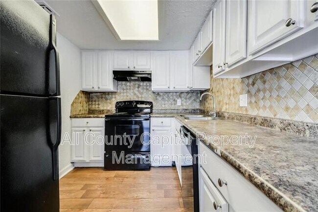 Photo - 300 Carmen Ct