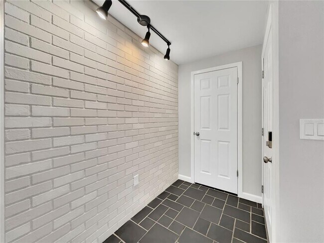 Photo - 9240 Glen Moor Ln House