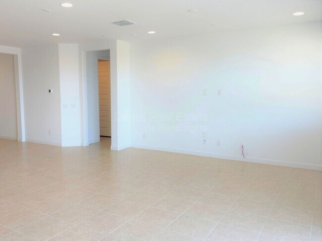 Photo - 9426 W Devonshire Ave