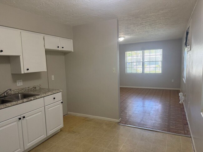 Photo - 5005 19th St W