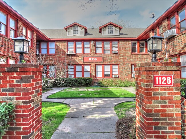 Building Photo - 1126 Berthea St Unit 15