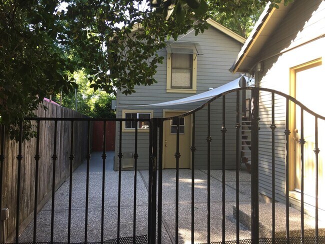 Photo - 484 1/2 E. 3RD AVENUE Unidad 484 1/2 E. 3RD AVENUE